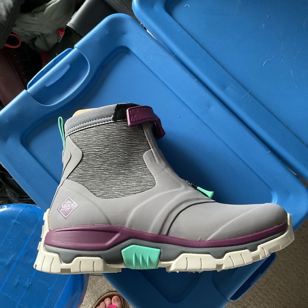 MUCK Apex Women's Mid Zip Boots - Frost Grey and Purple